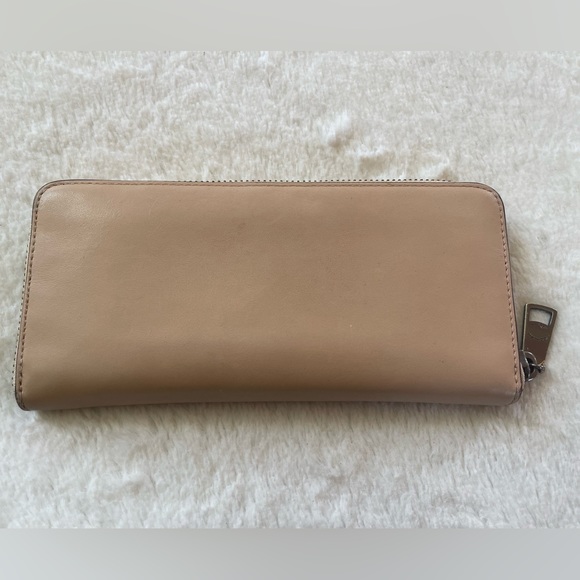 Coach Zip around Wallet GUC - Picture 3 of 9